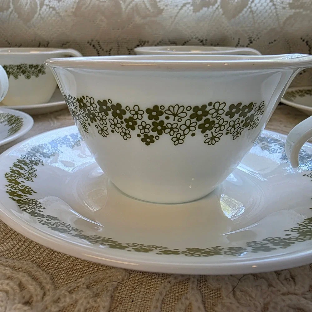 Corelle Crazy Daisy Tea Cup Saucer Set 16pc Green Spring Blossom Vintage MCM